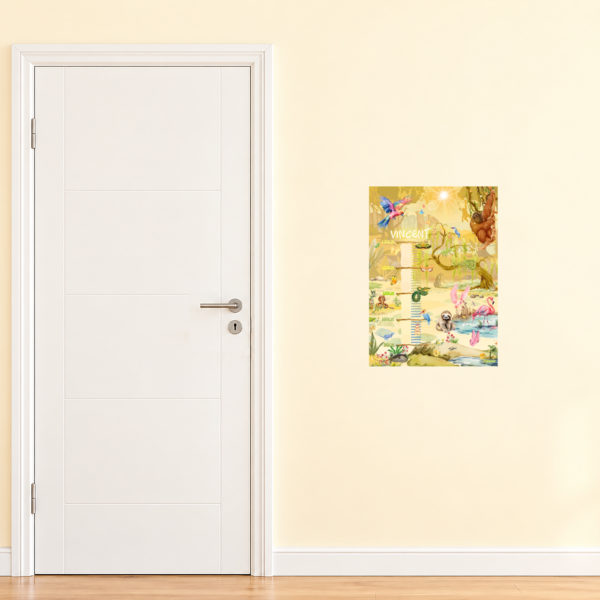 Poster di crescita per bambini con un'immagine di un'alba nella giungla, da posizionare accanto a una porta per un confronto delle dimensioni - Crealumi