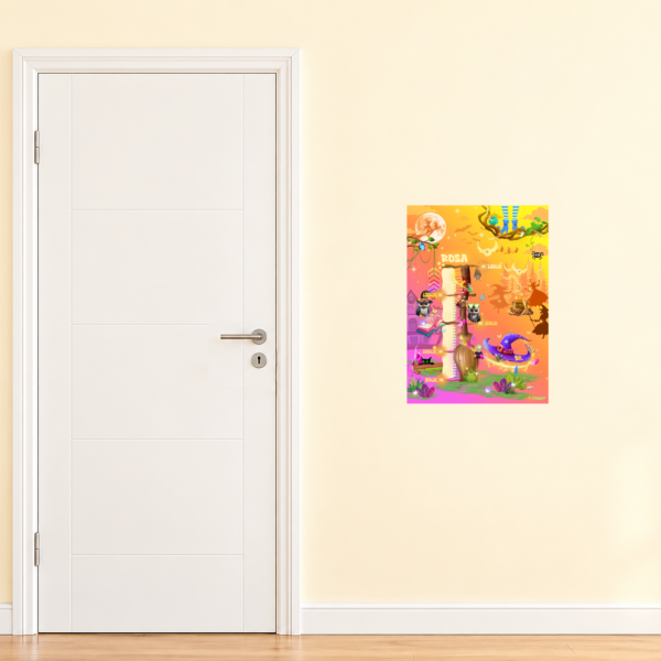 Poster di crescita per bambini con un disegno di una strega accanto a una porta per un confronto delle dimensioni - Crealumi